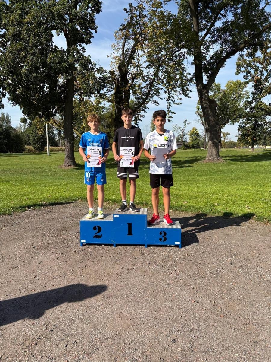 Zdjęcie w galerii na portalu naszwodzislaw.com: Sportowe emocje w gminie Godów. Młodzi lekkoatleci rywalizowali o mistrzowskie tytuły wiadomości z regionu