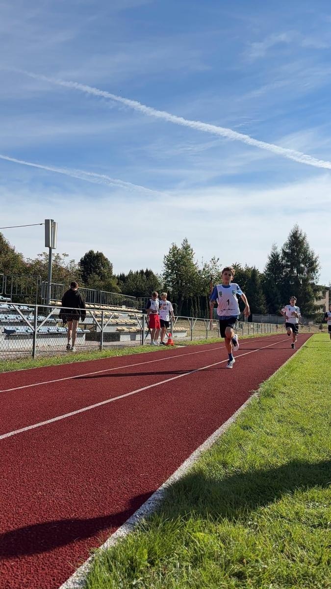 Zdjęcie w galerii na portalu naszwodzislaw.com: Sportowe emocje w gminie Godów. Młodzi lekkoatleci rywalizowali o mistrzowskie tytuły wiadomości z regionu
