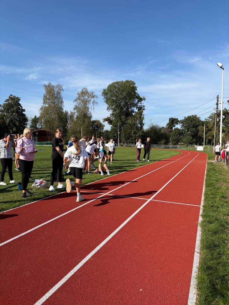 Zdjęcie w galerii na portalu naszwodzislaw.com: Sportowe emocje w gminie Godów. Młodzi lekkoatleci rywalizowali o mistrzowskie tytuły wiadomości z regionu