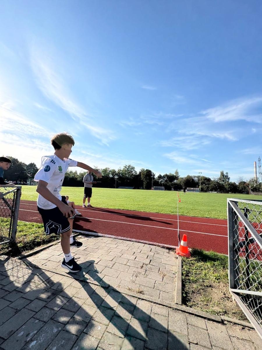 Zdjęcie w galerii na portalu naszwodzislaw.com: Sportowe emocje w gminie Godów. Młodzi lekkoatleci rywalizowali o mistrzowskie tytuły wiadomości z regionu