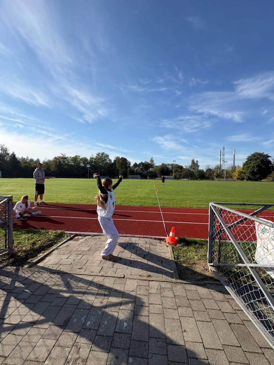 Zdjęcie w galerii na portalu naszwodzislaw.com: Sportowe emocje w gminie Godów. Młodzi lekkoatleci rywalizowali o mistrzowskie tytuły wiadomości z regionu