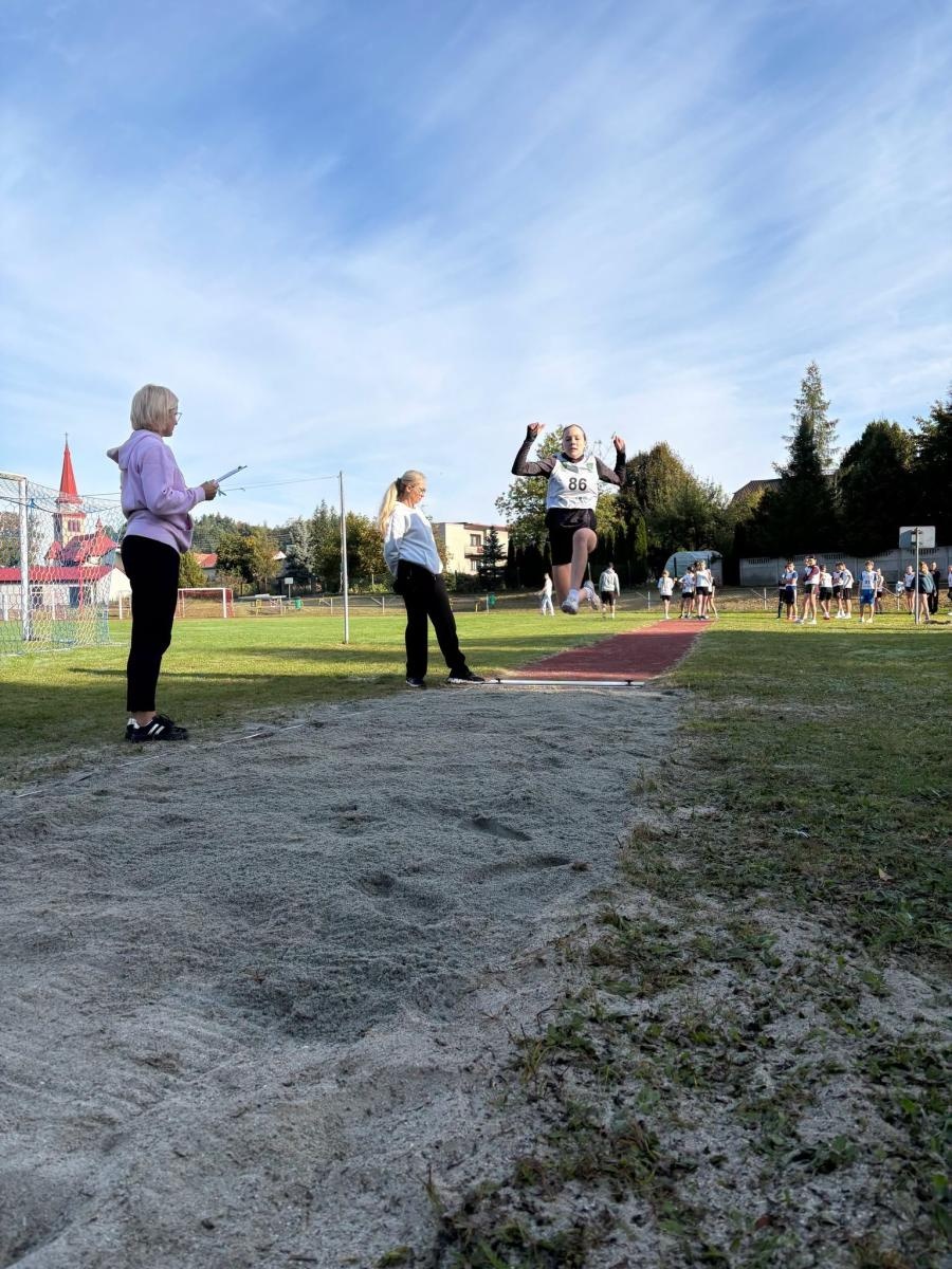 Zdjęcie w galerii na portalu naszwodzislaw.com: Sportowe emocje w gminie Godów. Młodzi lekkoatleci rywalizowali o mistrzowskie tytuły wiadomości z regionu