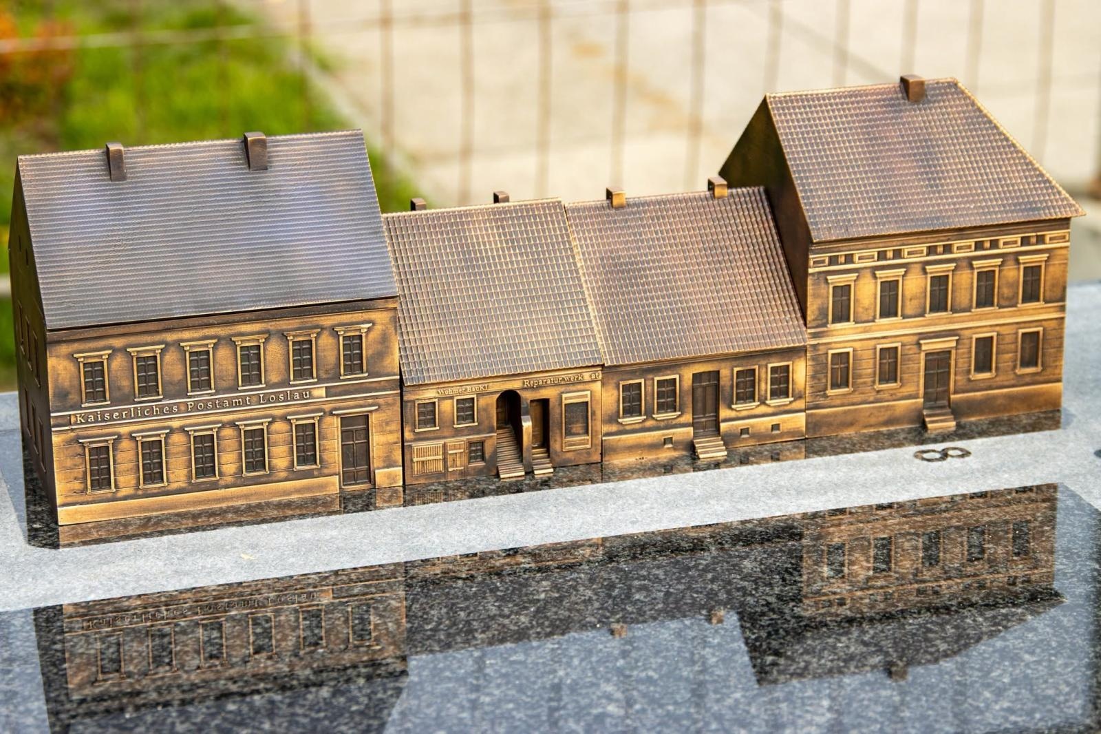 Zdjęcie w galerii na portalu naszwodzislaw.com: Tak wyglądał Wodzisław ponad 100 lat temu. Historyczna makieta stanęła na Rynku wiadomości z regionu