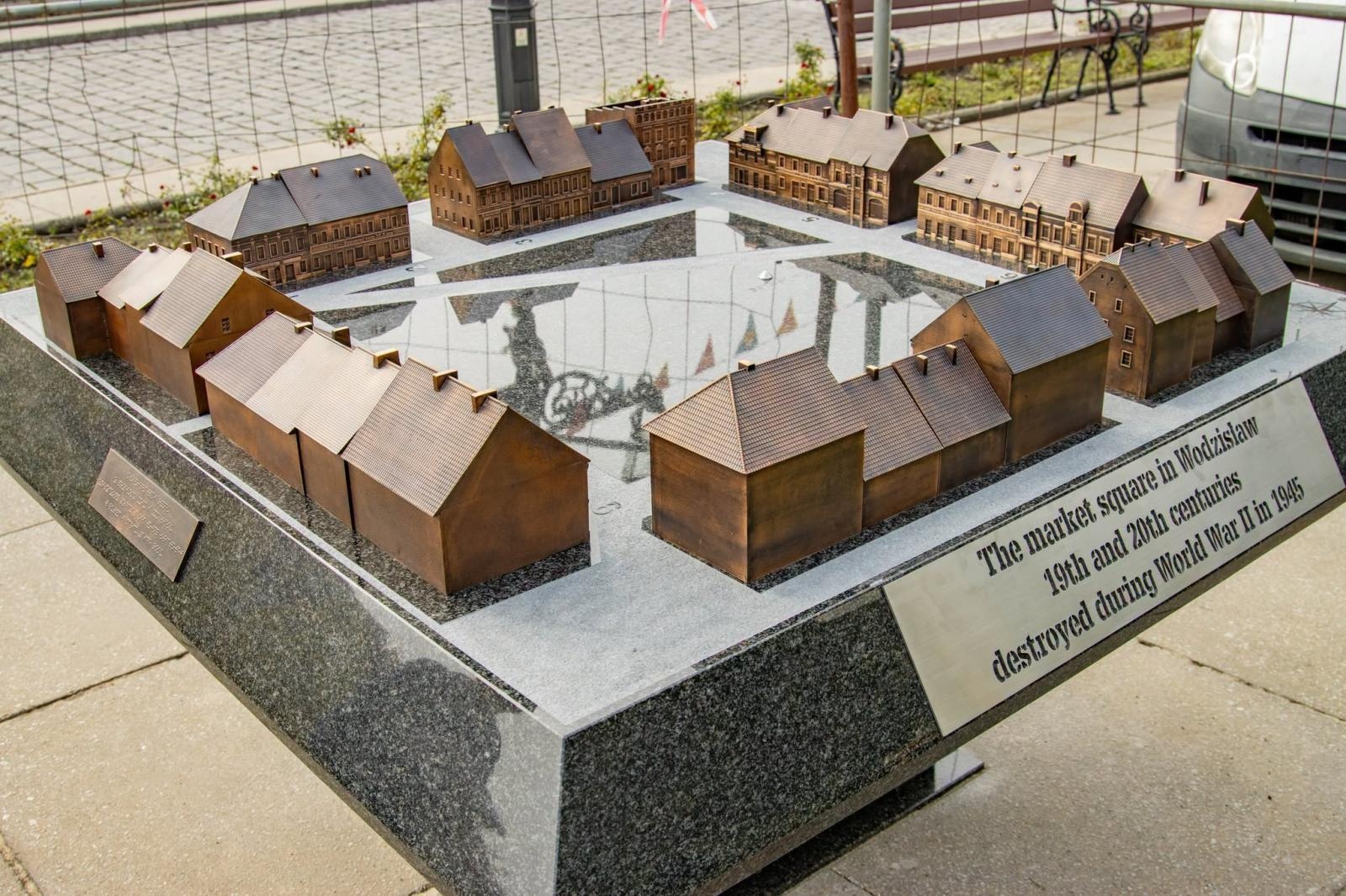 Zdjęcie w galerii na portalu naszwodzislaw.com: Tak wyglądał Wodzisław ponad 100 lat temu. Historyczna makieta stanęła na Rynku wiadomości z regionu