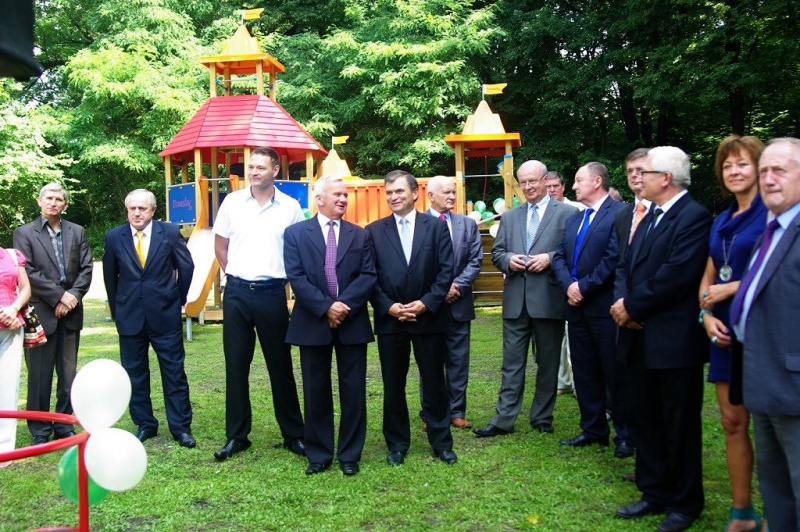Zdjęcie w galerii na portalu naszwodzislaw.com: Biznesmen ufundował plac zabaw wiadomości z regionu