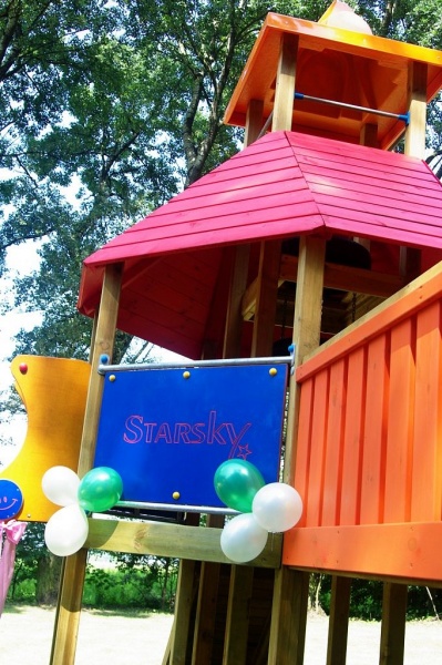 Zdjęcie w galerii na portalu naszwodzislaw.com: Biznesmen ufundował plac zabaw wiadomości z regionu