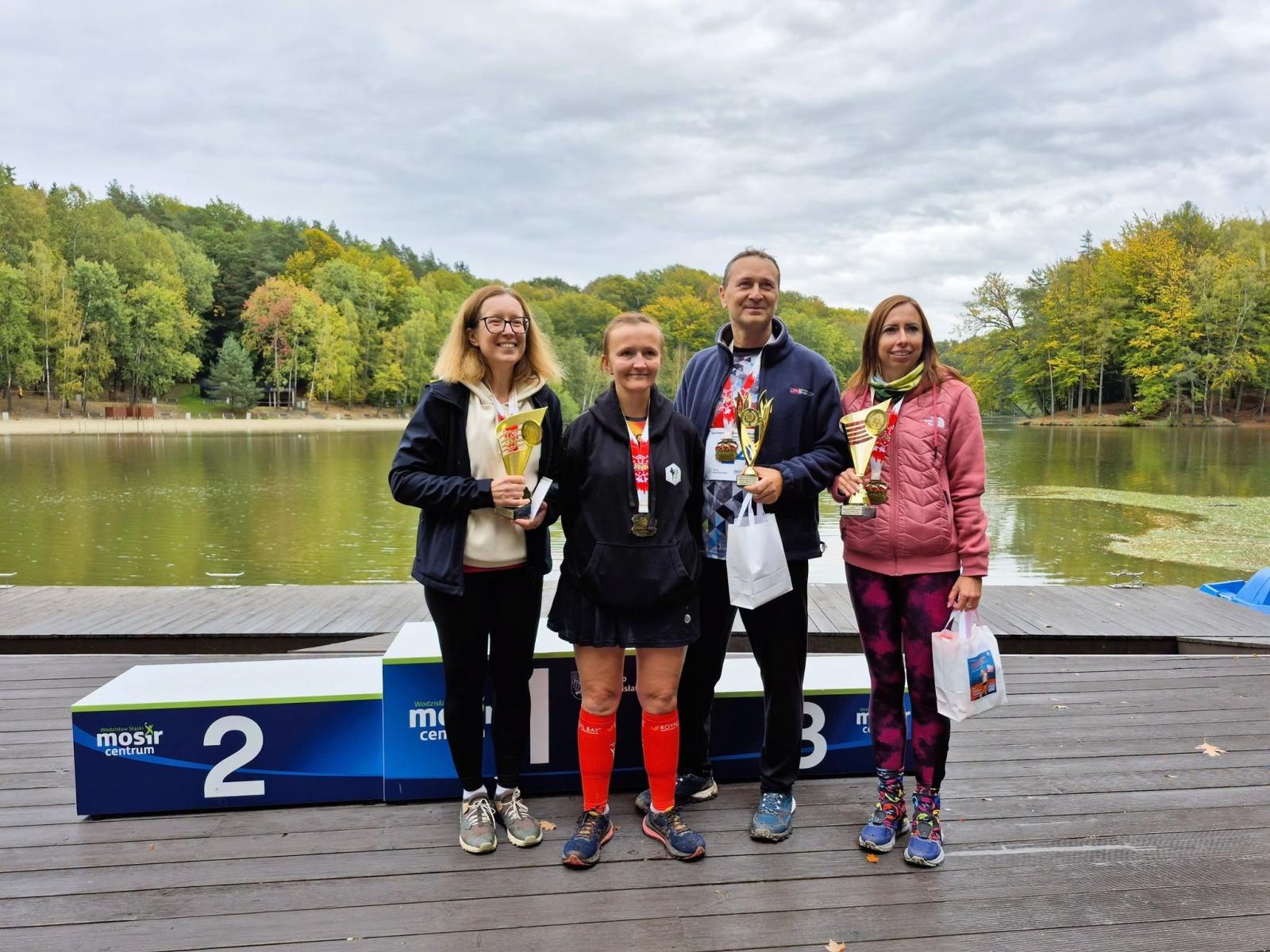 Zdjęcie w galerii na portalu naszwodzislaw.com: 50 kilometrów w 5:44:44! Daniel Romanowski ustanowił rekord świata na Balatonie [FOTO] wiadomości z regionu