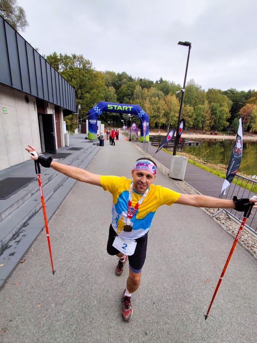 Zdjęcie w galerii na portalu naszwodzislaw.com: 50 kilometrów w 5:44:44! Daniel Romanowski ustanowił rekord świata na Balatonie [FOTO] wiadomości z regionu