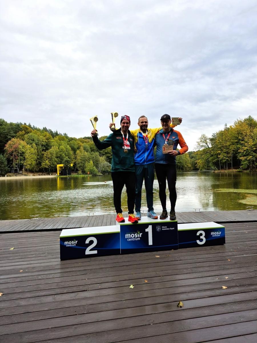 Zdjęcie w galerii na portalu naszwodzislaw.com: 50 kilometrów w 5:44:44! Daniel Romanowski ustanowił rekord świata na Balatonie [FOTO] wiadomości z regionu