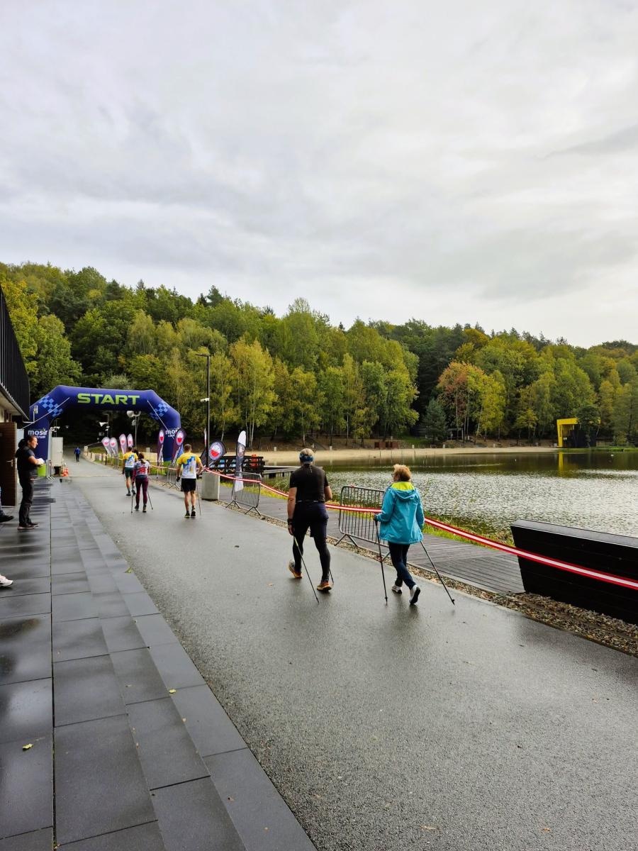 Zdjęcie w galerii na portalu naszwodzislaw.com: 50 kilometrów w 5:44:44! Daniel Romanowski ustanowił rekord świata na Balatonie [FOTO] wiadomości z regionu
