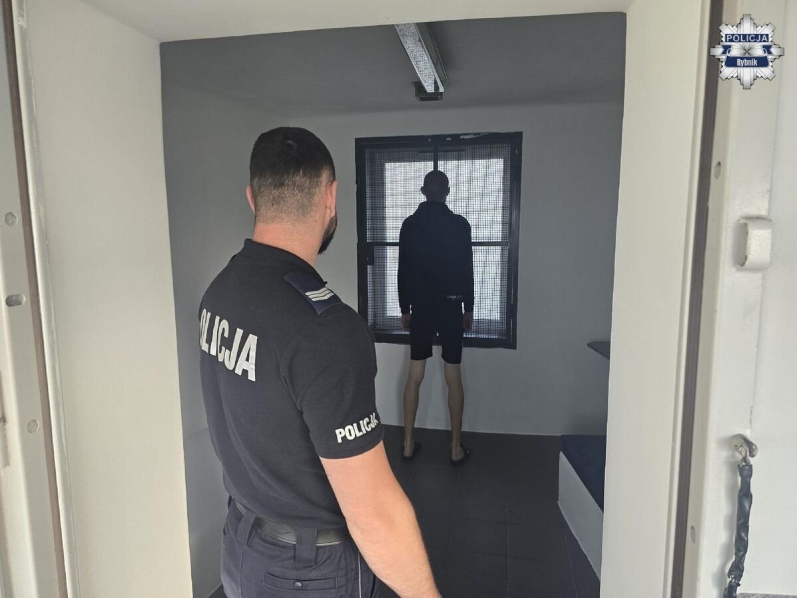 Zdjęcie w galerii na portalu naszwodzislaw.com: Nożem grozili, tłuczkiem uderzali. Dwoje podejrzanych o rozbój spędzi trzy miesiące w areszcie wiadomości z regionu