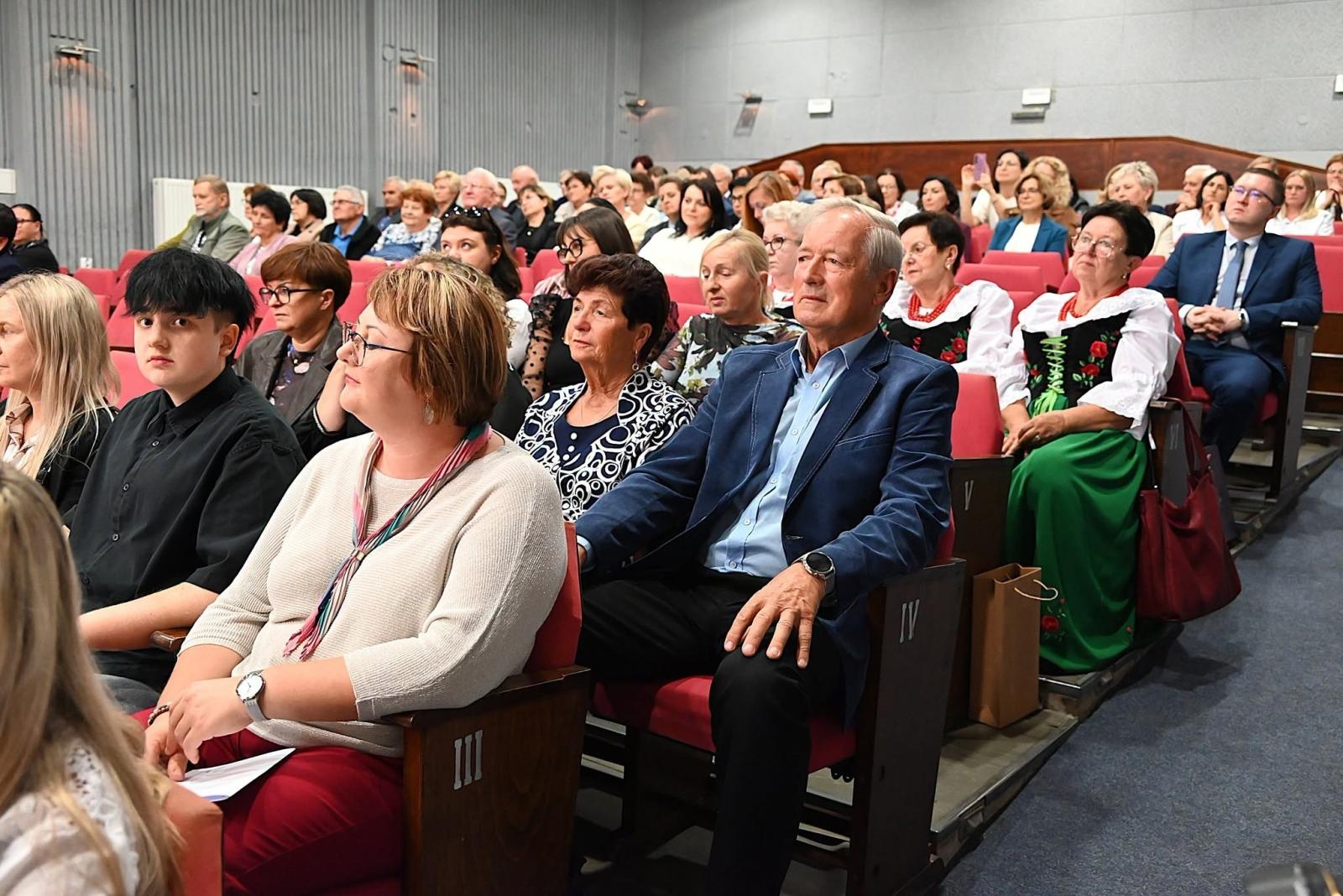 Zdjęcie w galerii na portalu naszwodzislaw.com: 50 lat biblioteki w Godowie. Jubileusz pełen wzruszeń, gratulacji i wspomnień [FOTO] wiadomości z regionu