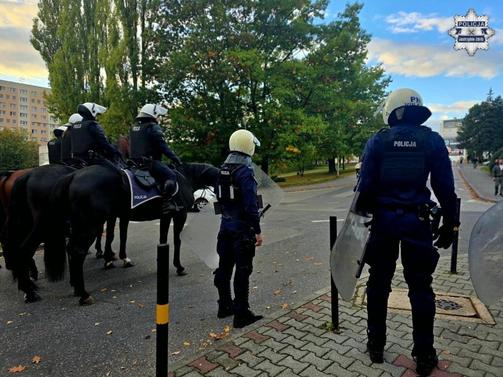 Zdjęcie w galerii na portalu naszwodzislaw.com: Sześć osób zatrzymanych po derbach Odry z GKS-em. Radny Alan Szatyło skarży działania policji wiadomości z regionu