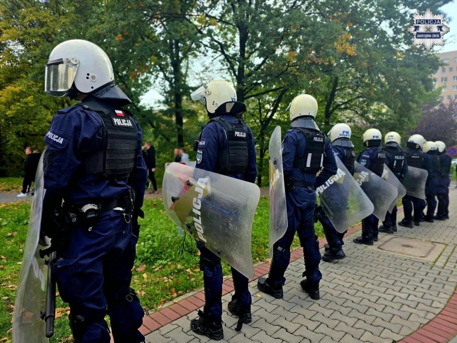 Zdjęcie w galerii na portalu naszwodzislaw.com: Sześć osób zatrzymanych po derbach Odry z GKS-em. Radny Alan Szatyło skarży działania policji wiadomości z regionu