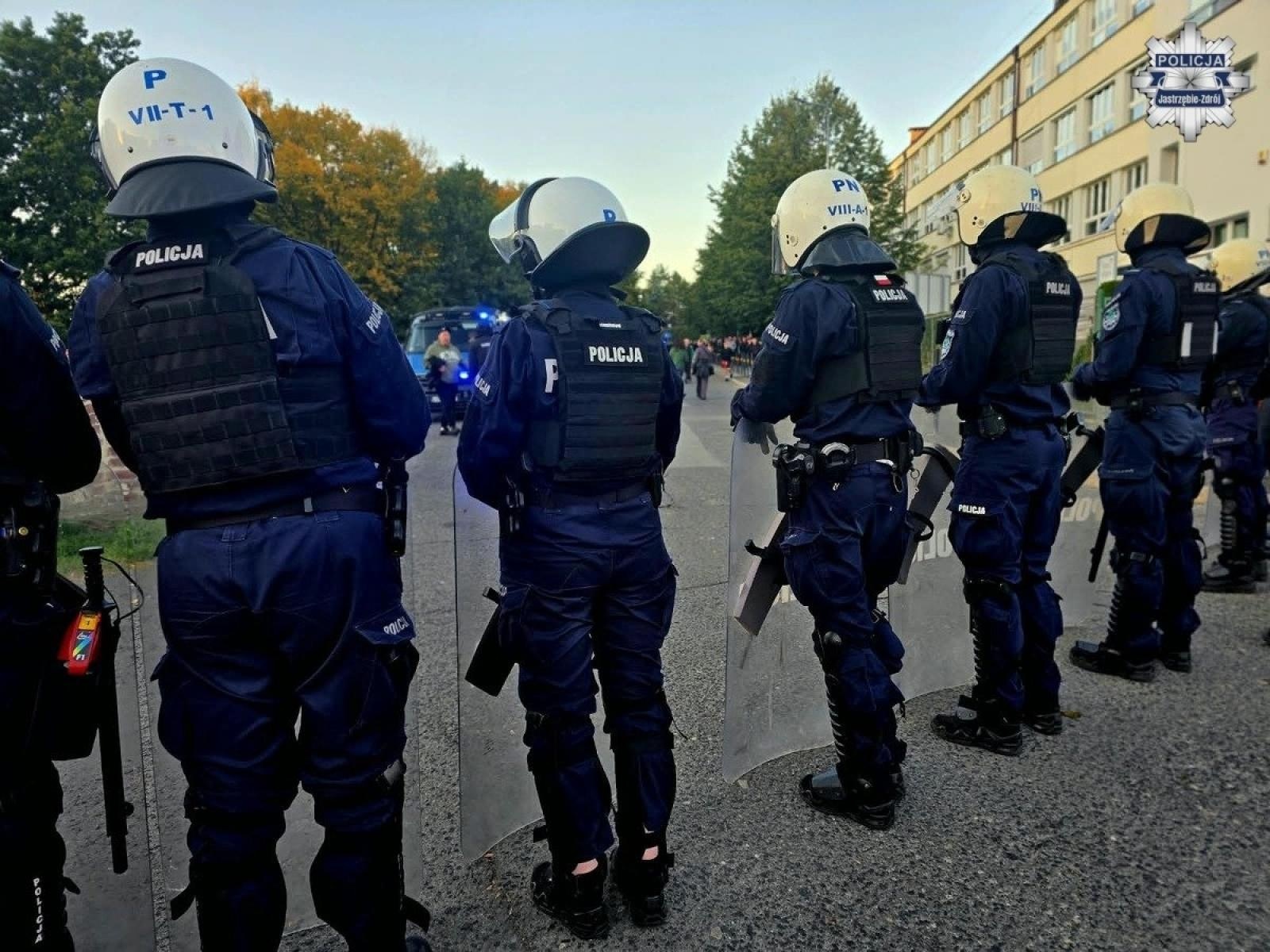 Zdjęcie w galerii na portalu naszwodzislaw.com: Sześć osób zatrzymanych po derbach Odry z GKS-em. Radny Alan Szatyło skarży działania policji wiadomości z regionu