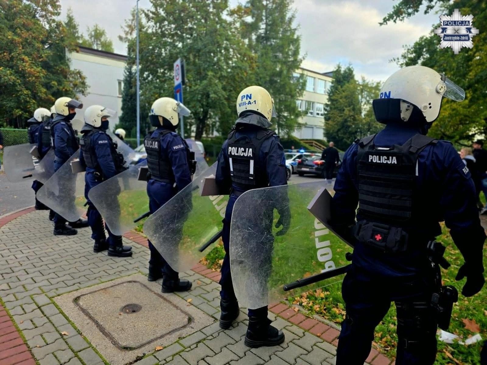 Zdjęcie w galerii na portalu naszwodzislaw.com: Sześć osób zatrzymanych po derbach Odry z GKS-em. Radny Alan Szatyło skarży działania policji wiadomości z regionu