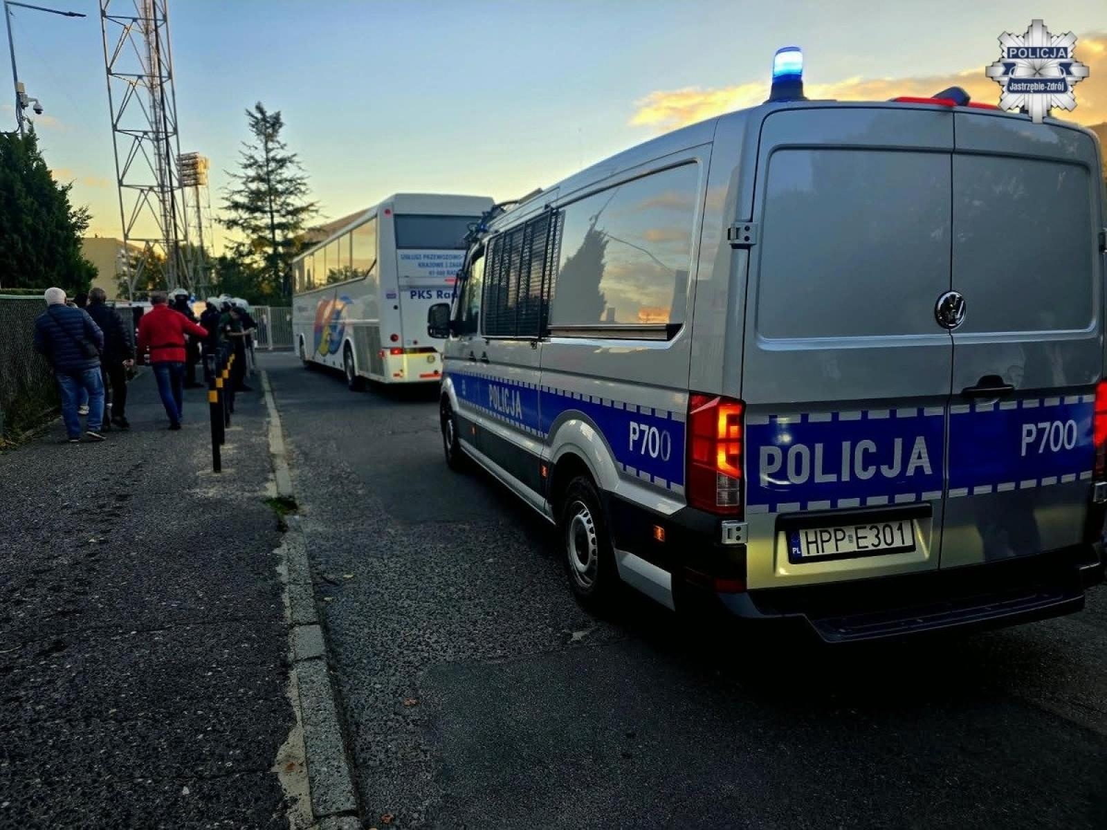 Zdjęcie w galerii na portalu naszwodzislaw.com: Sześć osób zatrzymanych po derbach Odry z GKS-em. Radny Alan Szatyło skarży działania policji wiadomości z regionu