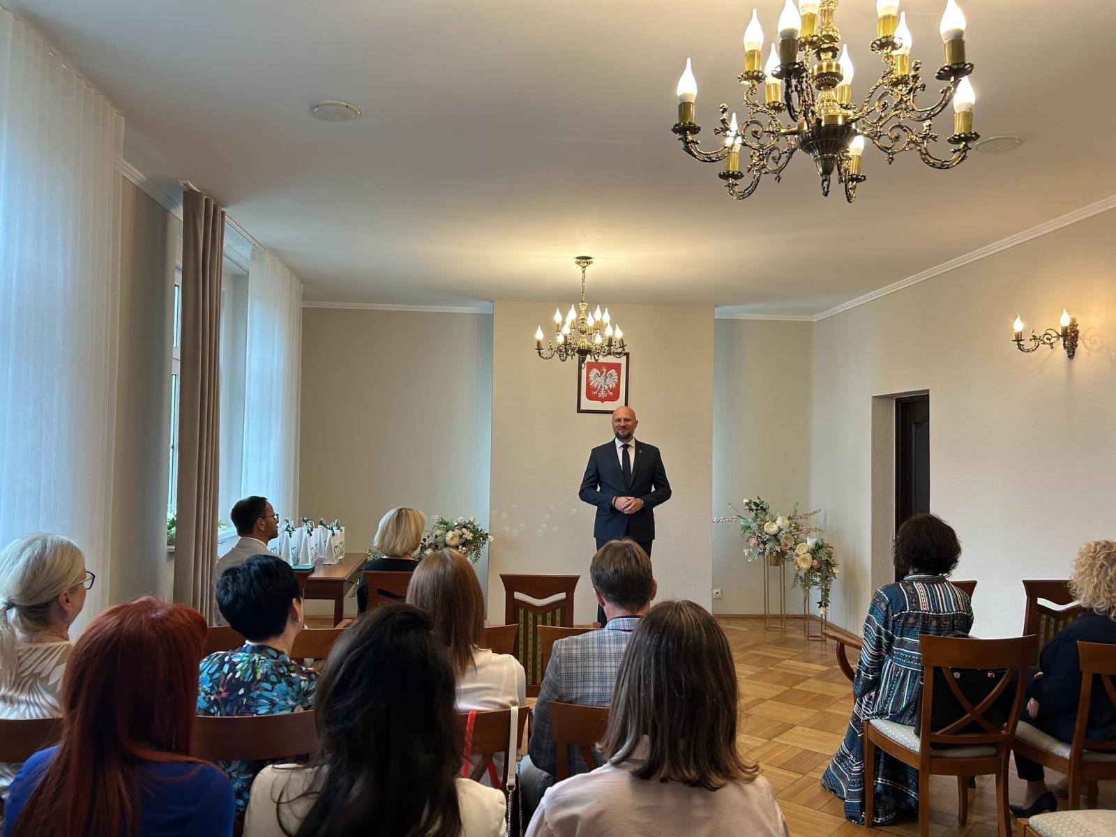 Zdjęcie w galerii na portalu naszwodzislaw.com: Radlin nagrodził nauczycieli. Dziesięć osób otrzymało Nagrody Burmistrza wiadomości z regionu