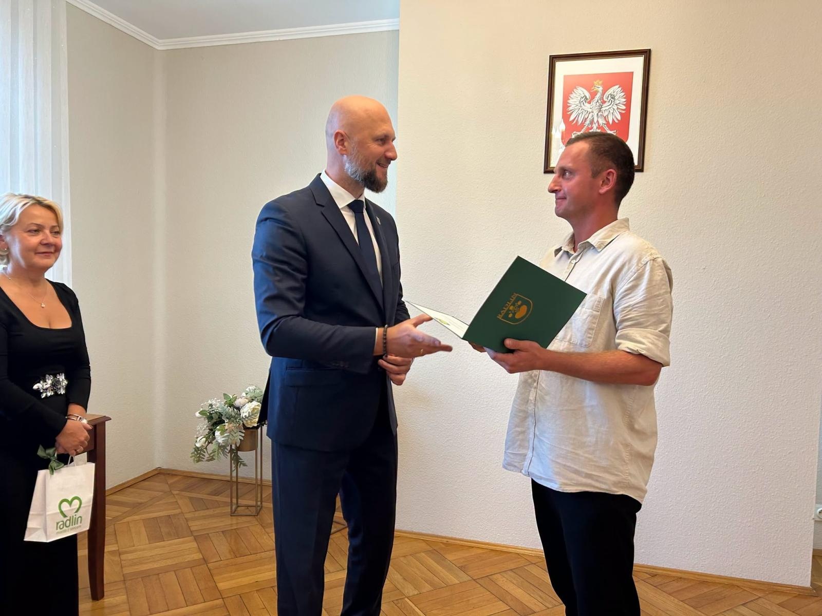 Zdjęcie w galerii na portalu naszwodzislaw.com: Radlin nagrodził nauczycieli. Dziesięć osób otrzymało Nagrody Burmistrza wiadomości z regionu
