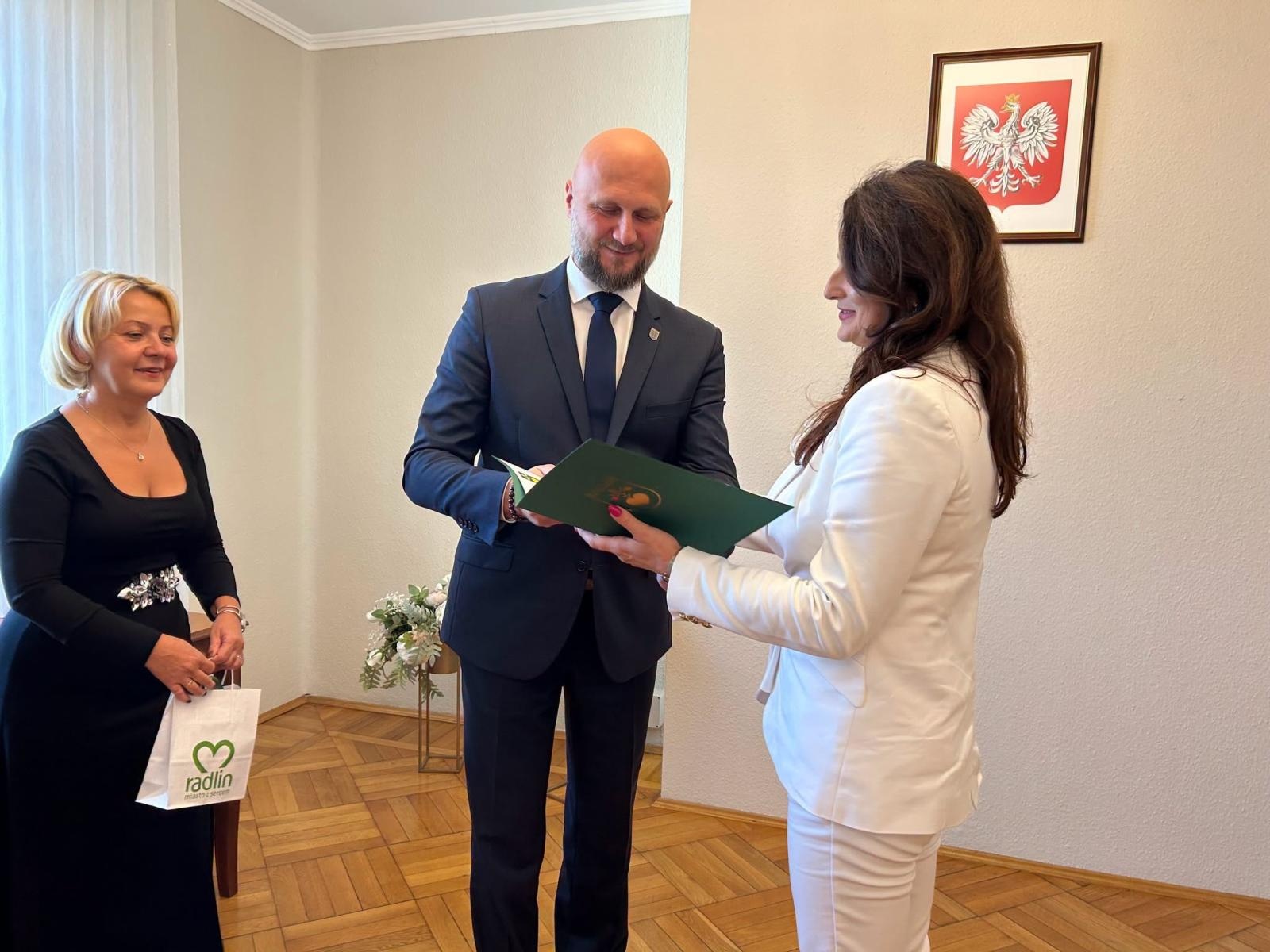 Zdjęcie w galerii na portalu naszwodzislaw.com: Radlin nagrodził nauczycieli. Dziesięć osób otrzymało Nagrody Burmistrza wiadomości z regionu