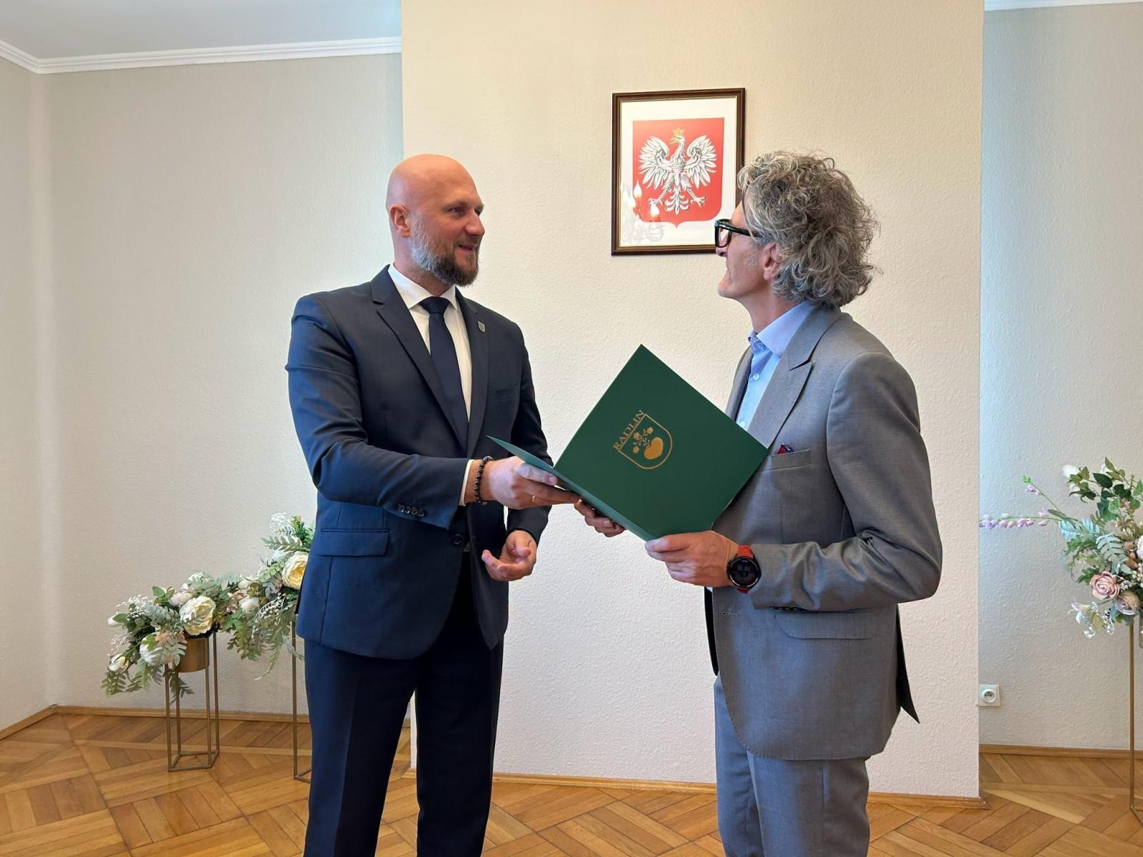 Zdjęcie w galerii na portalu naszwodzislaw.com: Radlin nagrodził nauczycieli. Dziesięć osób otrzymało Nagrody Burmistrza wiadomości z regionu