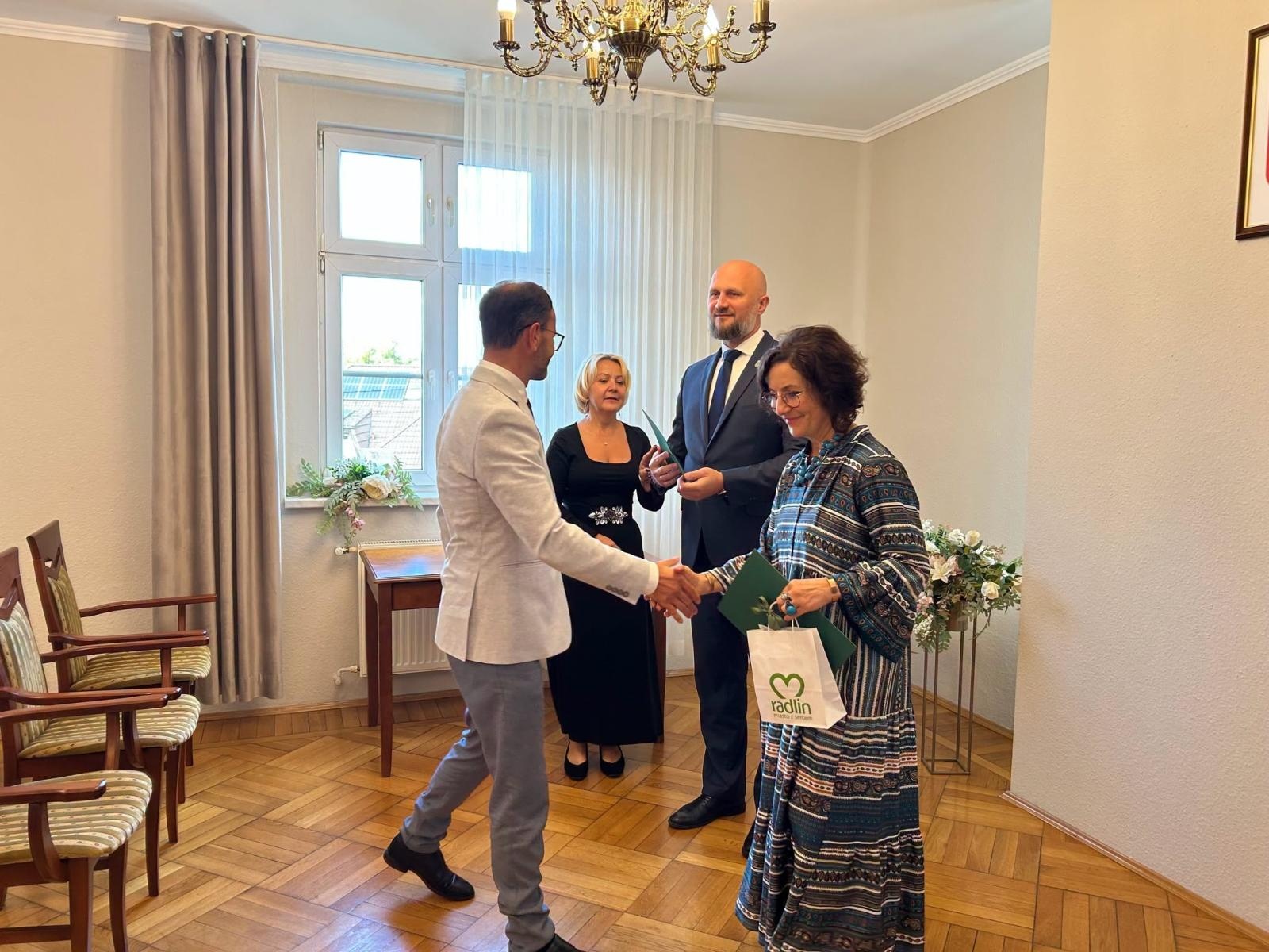 Zdjęcie w galerii na portalu naszwodzislaw.com: Radlin nagrodził nauczycieli. Dziesięć osób otrzymało Nagrody Burmistrza wiadomości z regionu