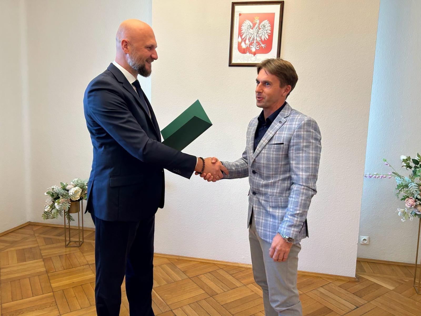 Zdjęcie w galerii na portalu naszwodzislaw.com: Radlin nagrodził nauczycieli. Dziesięć osób otrzymało Nagrody Burmistrza wiadomości z regionu