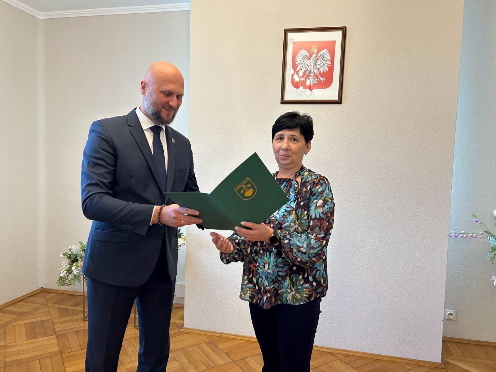 Zdjęcie w galerii na portalu naszwodzislaw.com: Radlin nagrodził nauczycieli. Dziesięć osób otrzymało Nagrody Burmistrza wiadomości z regionu