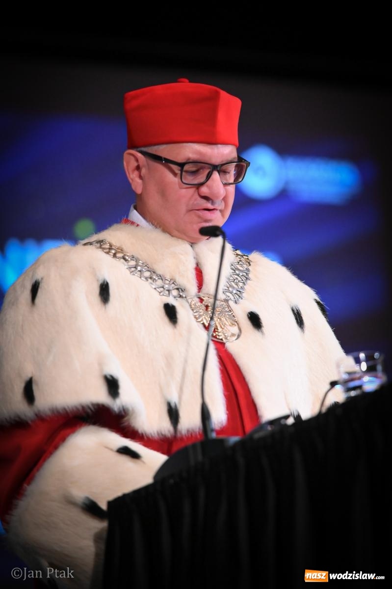 Zdjęcie w galerii na portalu naszwodzislaw.com: Musi być inaczej, jeśli ma być lepiej. Raciborska uczelnia wkroczyła w nowy rok akademicki wiadomości z regionu