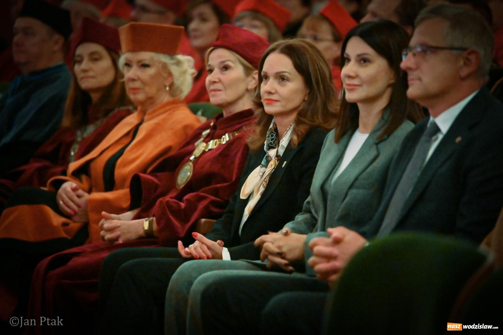Zdjęcie w galerii na portalu naszwodzislaw.com: Musi być inaczej, jeśli ma być lepiej. Raciborska uczelnia wkroczyła w nowy rok akademicki wiadomości z regionu