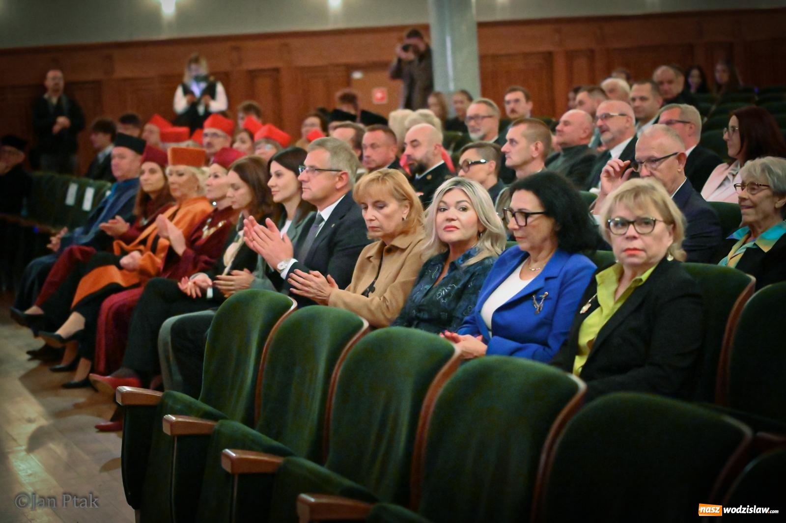 Zdjęcie w galerii na portalu naszwodzislaw.com: Musi być inaczej, jeśli ma być lepiej. Raciborska uczelnia wkroczyła w nowy rok akademicki wiadomości z regionu