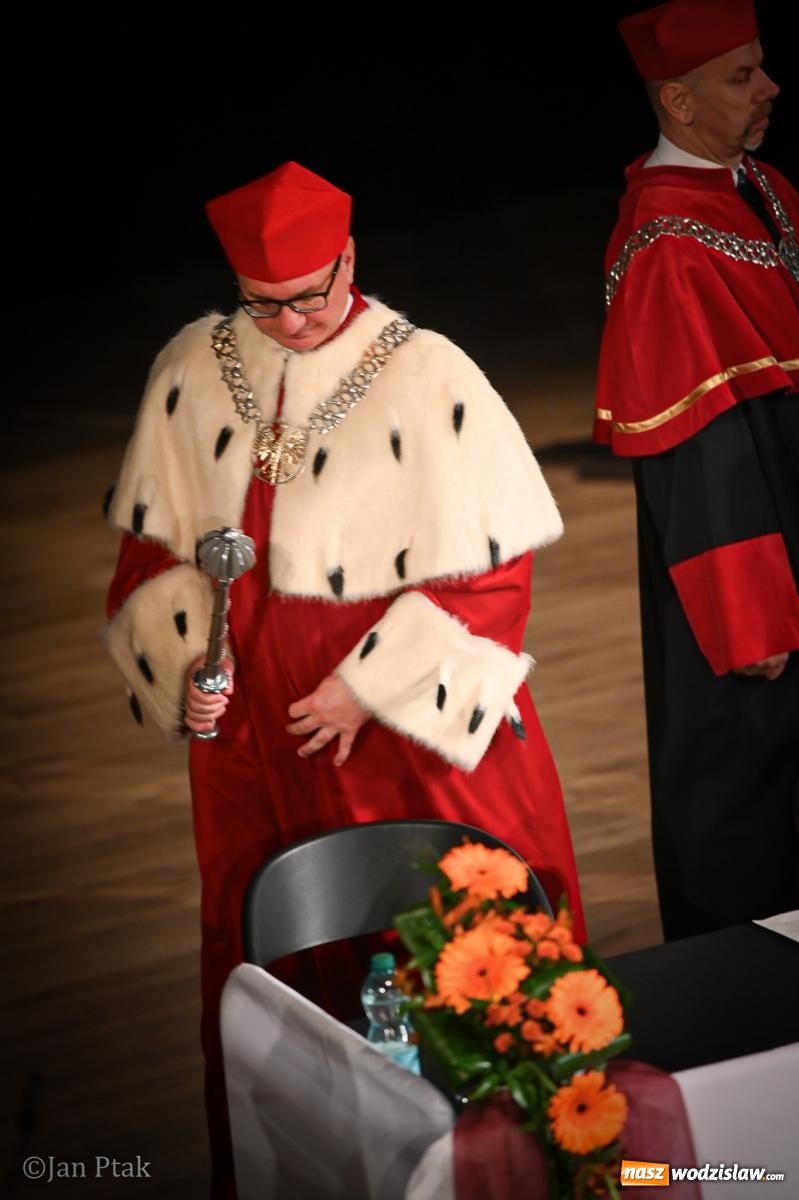 Zdjęcie w galerii na portalu naszwodzislaw.com: Musi być inaczej, jeśli ma być lepiej. Raciborska uczelnia wkroczyła w nowy rok akademicki wiadomości z regionu