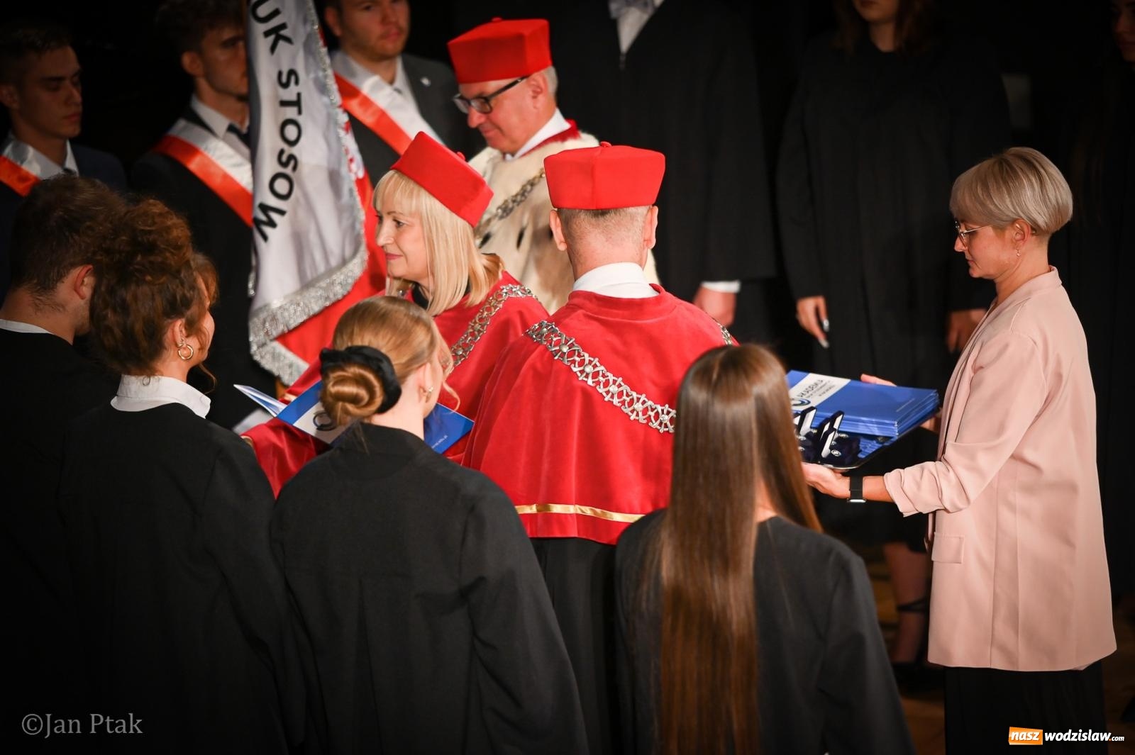 Zdjęcie w galerii na portalu naszwodzislaw.com: Musi być inaczej, jeśli ma być lepiej. Raciborska uczelnia wkroczyła w nowy rok akademicki wiadomości z regionu