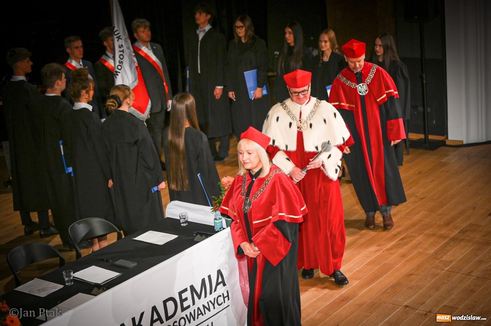 Zdjęcie w galerii na portalu naszwodzislaw.com: Musi być inaczej, jeśli ma być lepiej. Raciborska uczelnia wkroczyła w nowy rok akademicki wiadomości z regionu