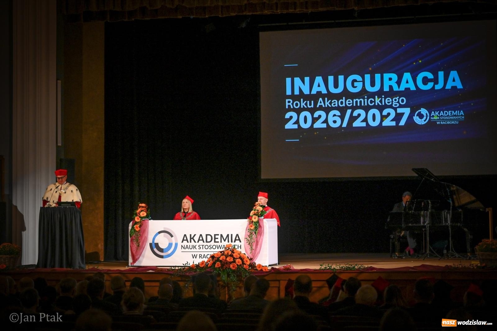 Zdjęcie w galerii na portalu naszwodzislaw.com: Musi być inaczej, jeśli ma być lepiej. Raciborska uczelnia wkroczyła w nowy rok akademicki wiadomości z regionu