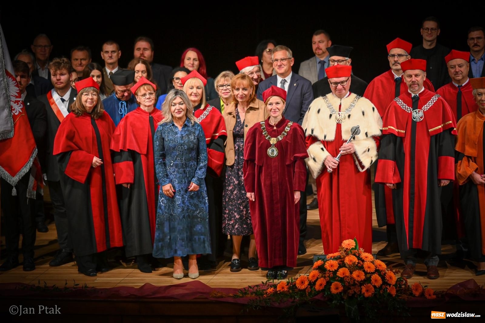 Zdjęcie w galerii na portalu naszwodzislaw.com: Musi być inaczej, jeśli ma być lepiej. Raciborska uczelnia wkroczyła w nowy rok akademicki wiadomości z regionu