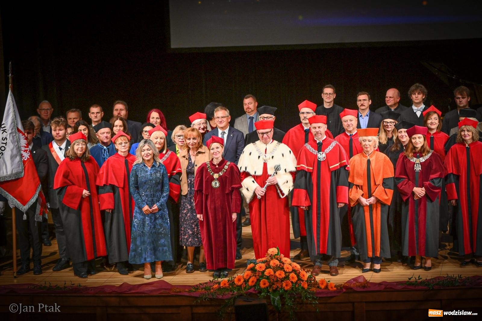Zdjęcie w galerii na portalu naszwodzislaw.com: Musi być inaczej, jeśli ma być lepiej. Raciborska uczelnia wkroczyła w nowy rok akademicki wiadomości z regionu