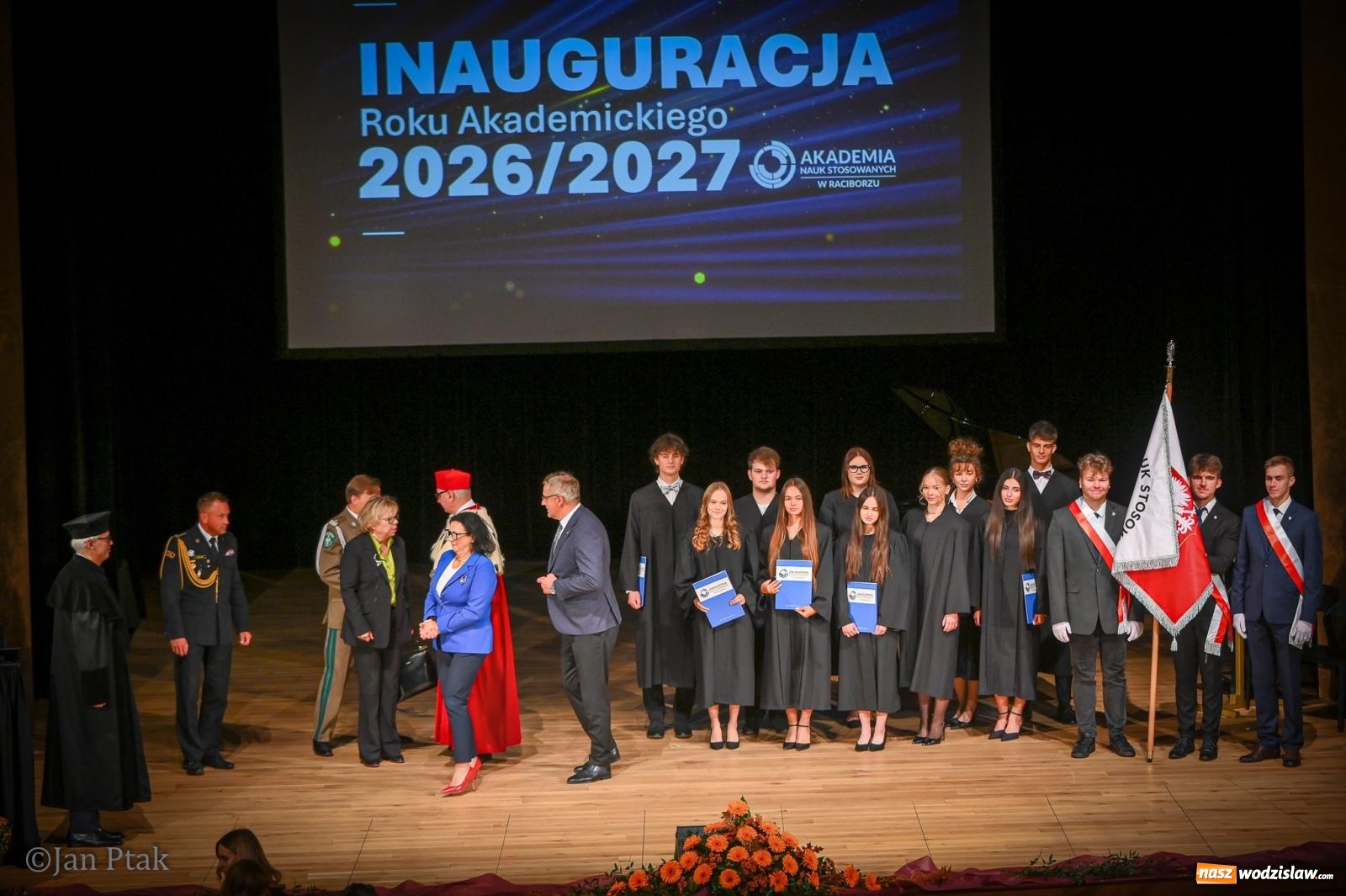 Zdjęcie w galerii na portalu naszwodzislaw.com: Musi być inaczej, jeśli ma być lepiej. Raciborska uczelnia wkroczyła w nowy rok akademicki wiadomości z regionu