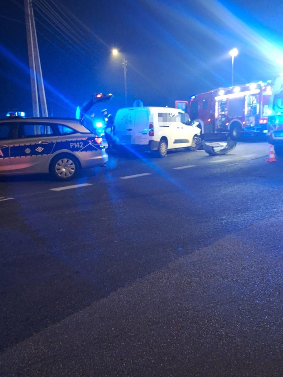Zdjęcie w galerii na portalu naszwodzislaw.com: Zderzenie dwóch samochodów w Syryni. Jedna osoba nie żyje wiadomości z regionu