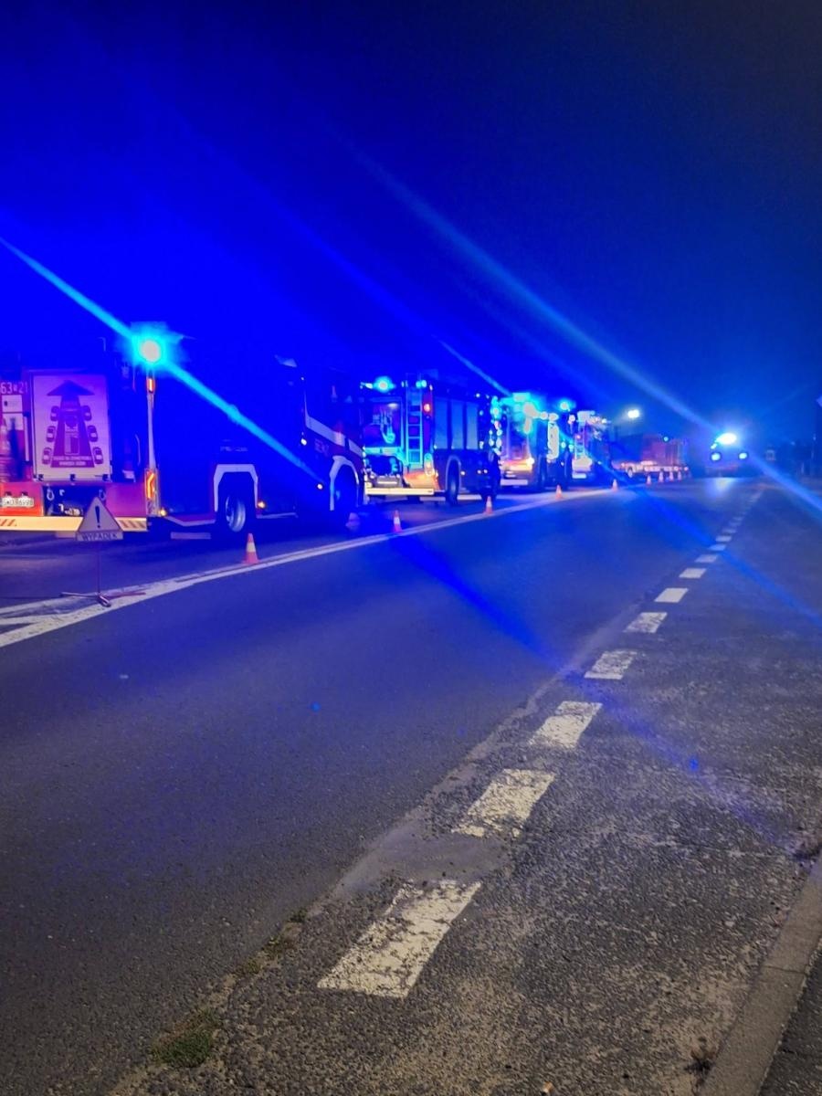 Zdjęcie w galerii na portalu naszwodzislaw.com: Zderzenie dwóch samochodów w Syryni. Jedna osoba nie żyje wiadomości z regionu