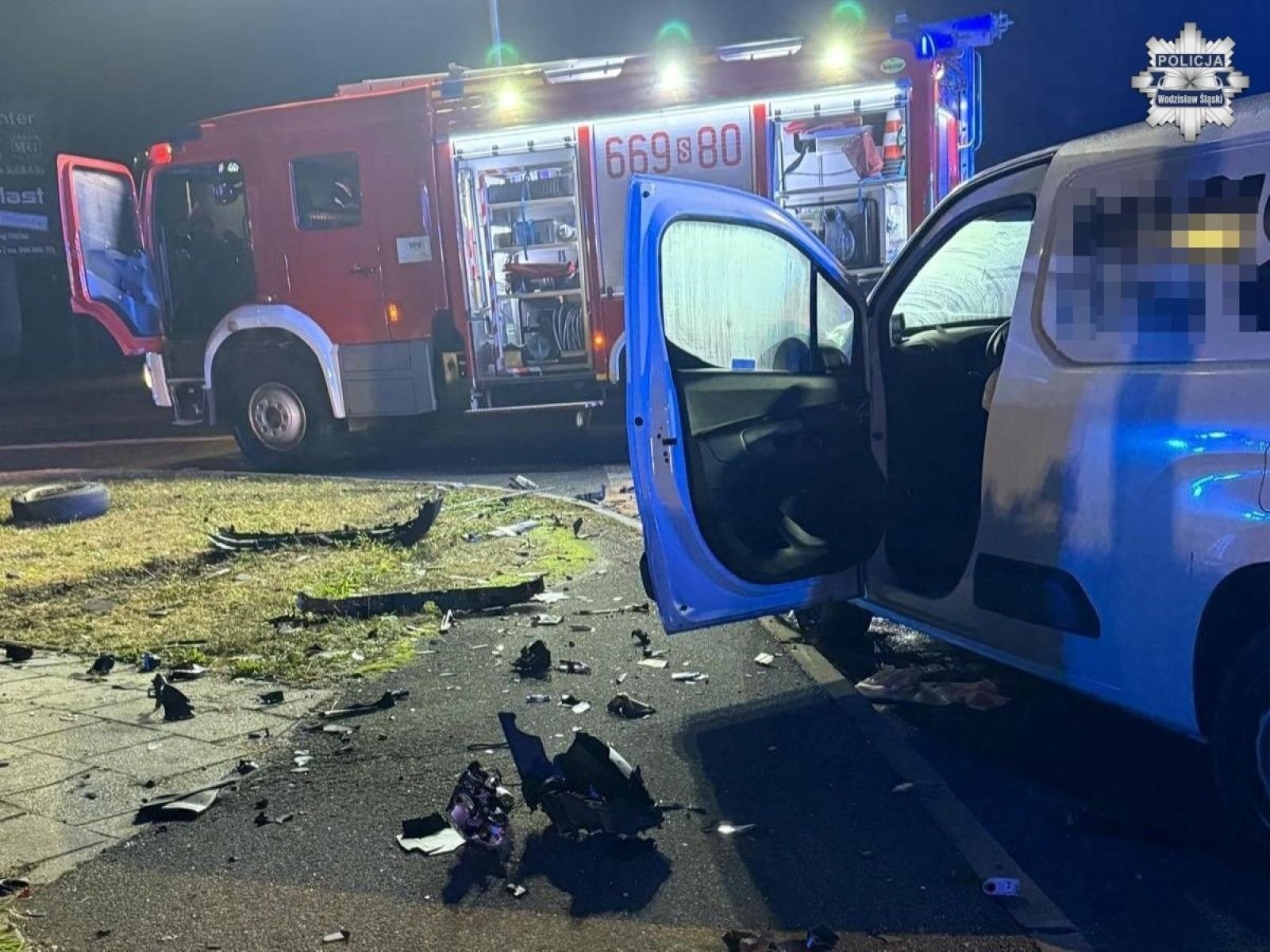 Zdjęcie w galerii na portalu naszwodzislaw.com: Tragiczny wypadek w Syryni. Nie żyje 22-letnia pasażerka Opla [KOMUNIKAT POLICJI] wiadomości z regionu
