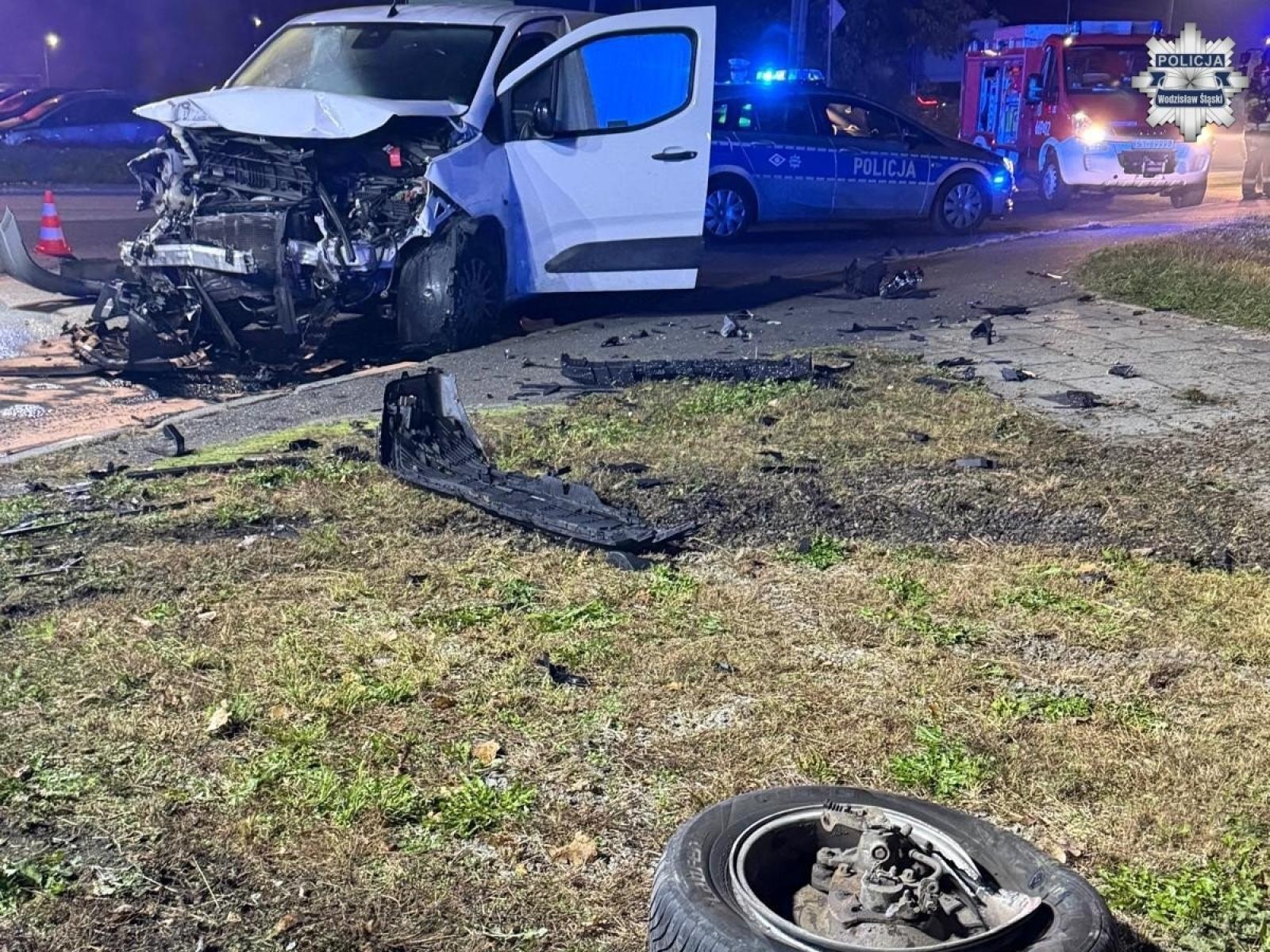 Zdjęcie w galerii na portalu naszwodzislaw.com: Tragiczny wypadek w Syryni. Nie żyje 22-letnia pasażerka Opla [KOMUNIKAT POLICJI] wiadomości z regionu