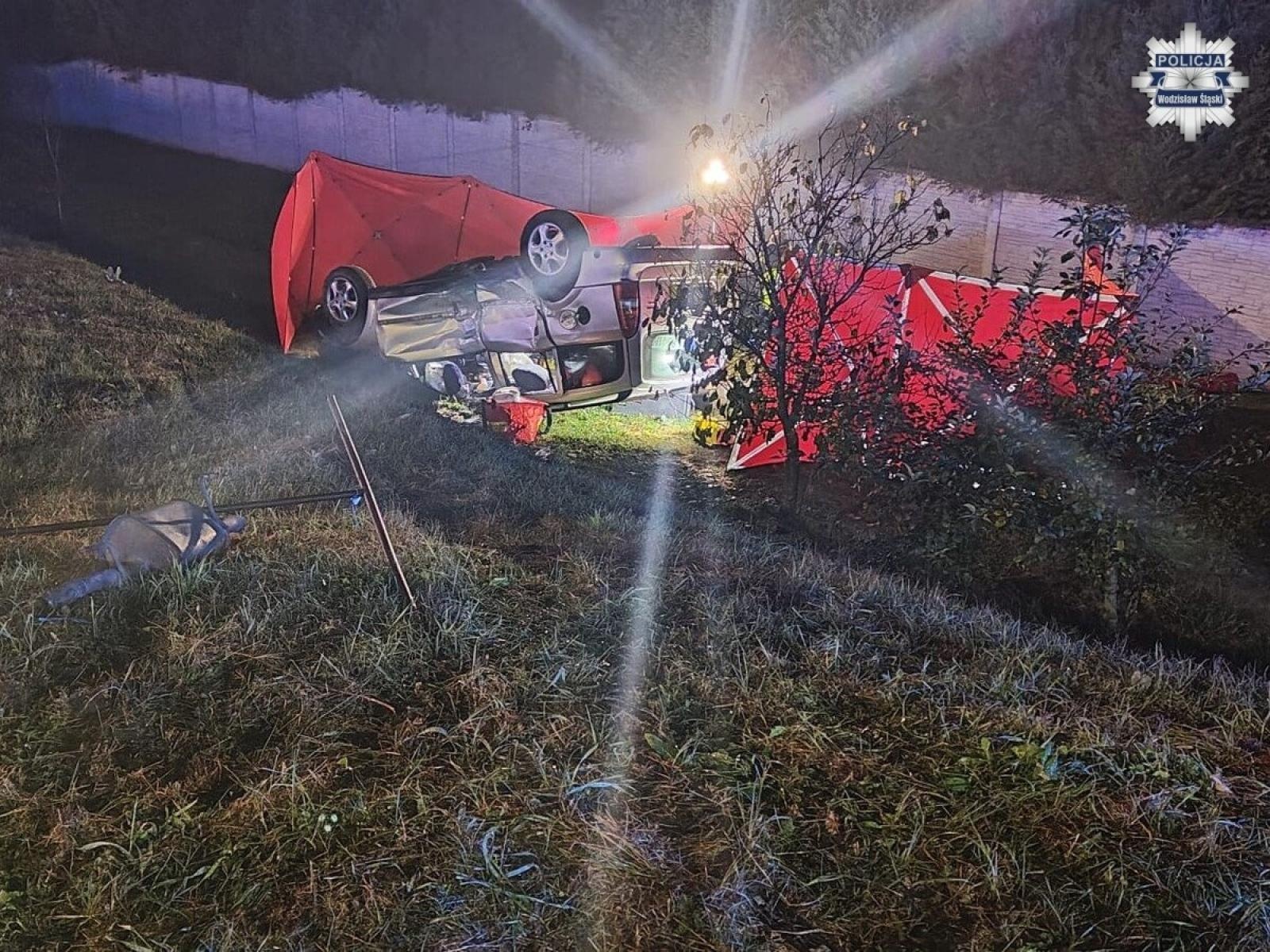 Zdjęcie w galerii na portalu naszwodzislaw.com: Tragiczny wypadek w Syryni. Nie żyje 22-letnia pasażerka Opla [KOMUNIKAT POLICJI] wiadomości z regionu