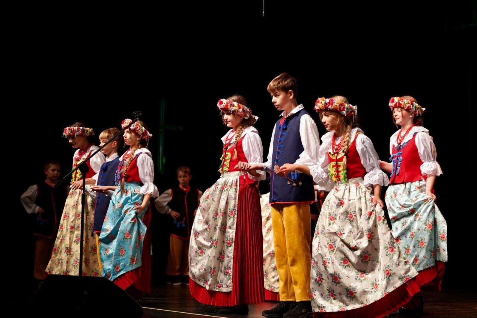 Zdjęcie w galerii na portalu naszwodzislaw.com: Dzień Edukacji Narodowej w Rydułtowach. Nauczyciele odebrali wyróżnienia wiadomości z regionu