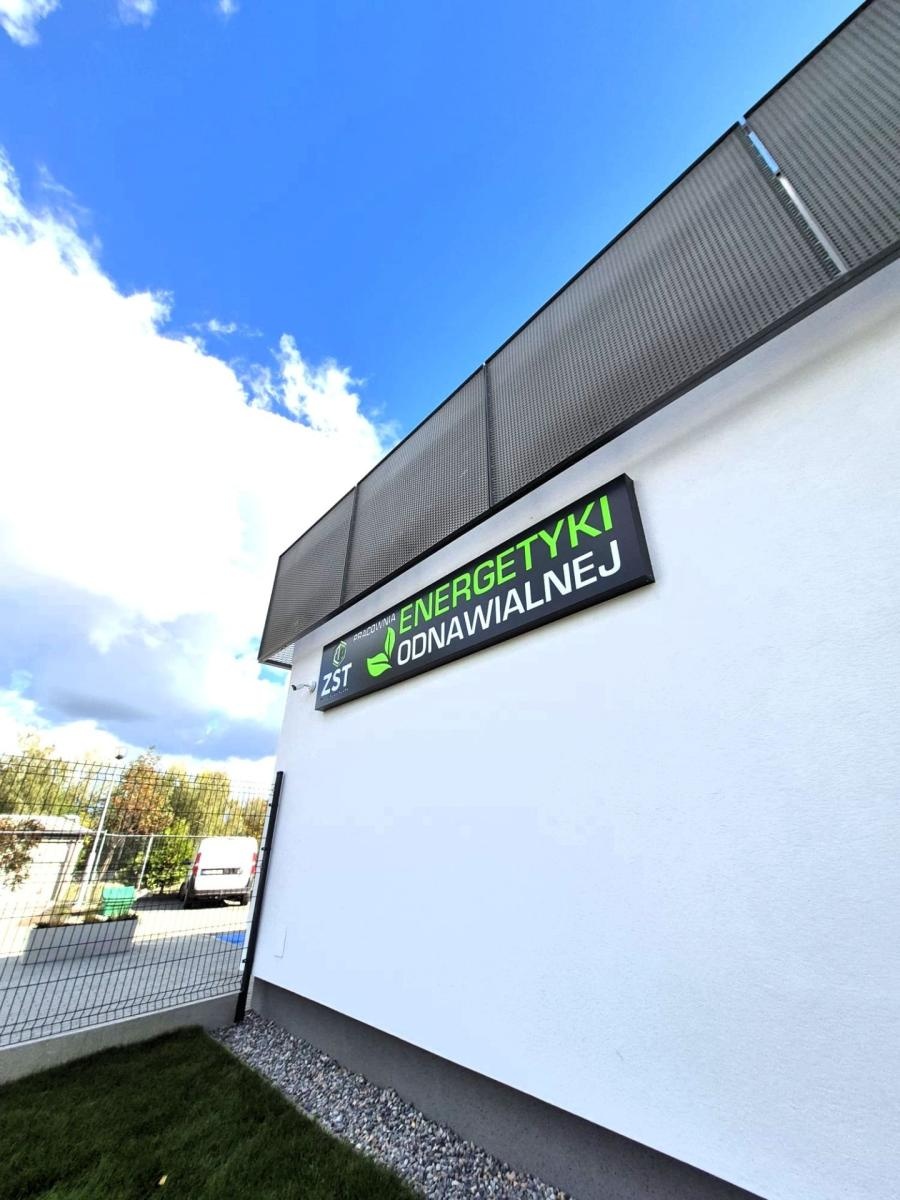 Zdjęcie w galerii na portalu naszwodzislaw.com: Z dawnej kotłowni do pracowni przyszłości. W ZST otwarto inwestycję za 6,3 mln zł wiadomości z regionu