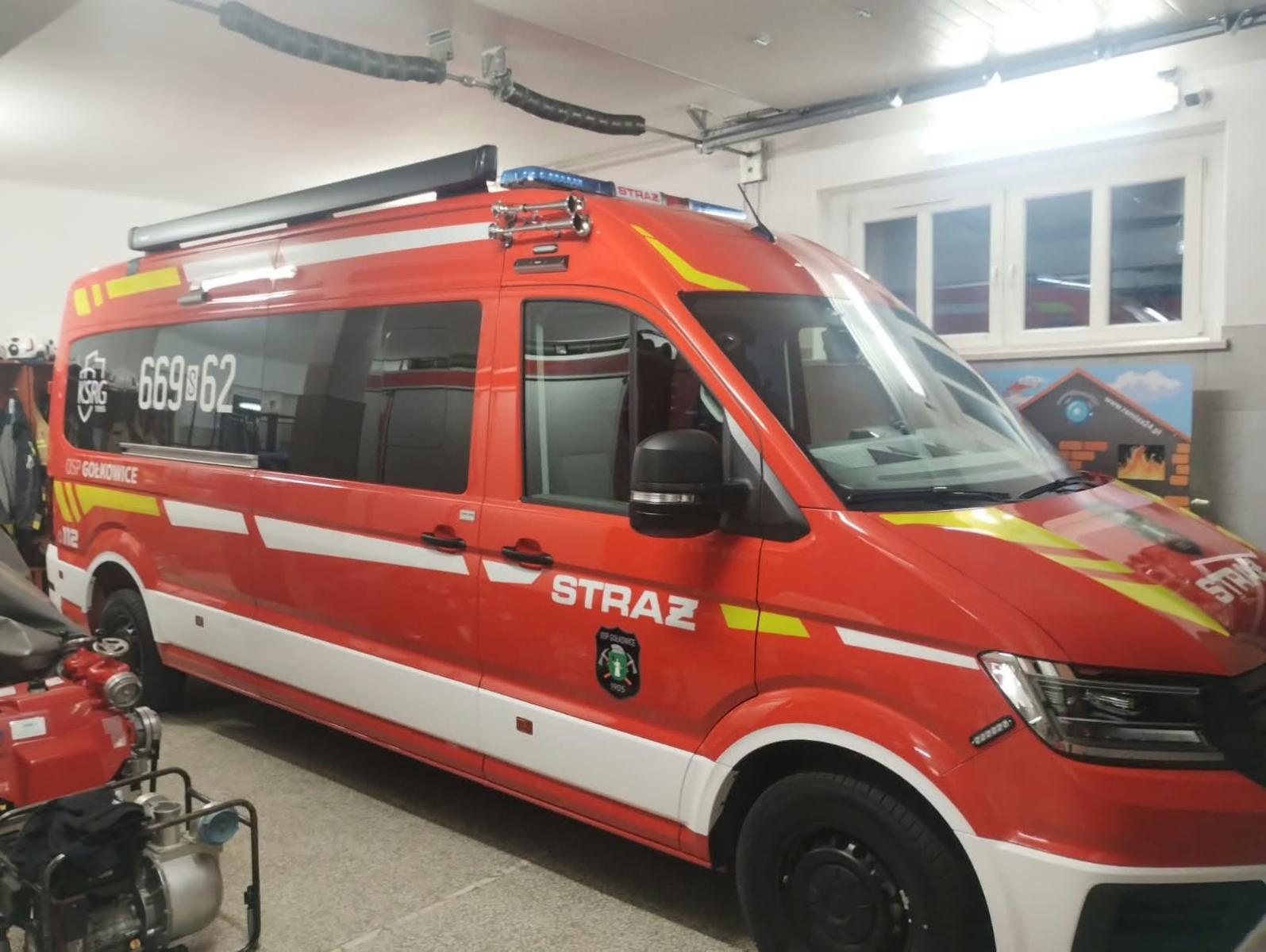 Zdjęcie w galerii na portalu naszwodzislaw.com: Nowy wóz strażacki trafił do OSP Gołkowice. Na zakup przeznaczono 410 tys. zł wiadomości z regionu
