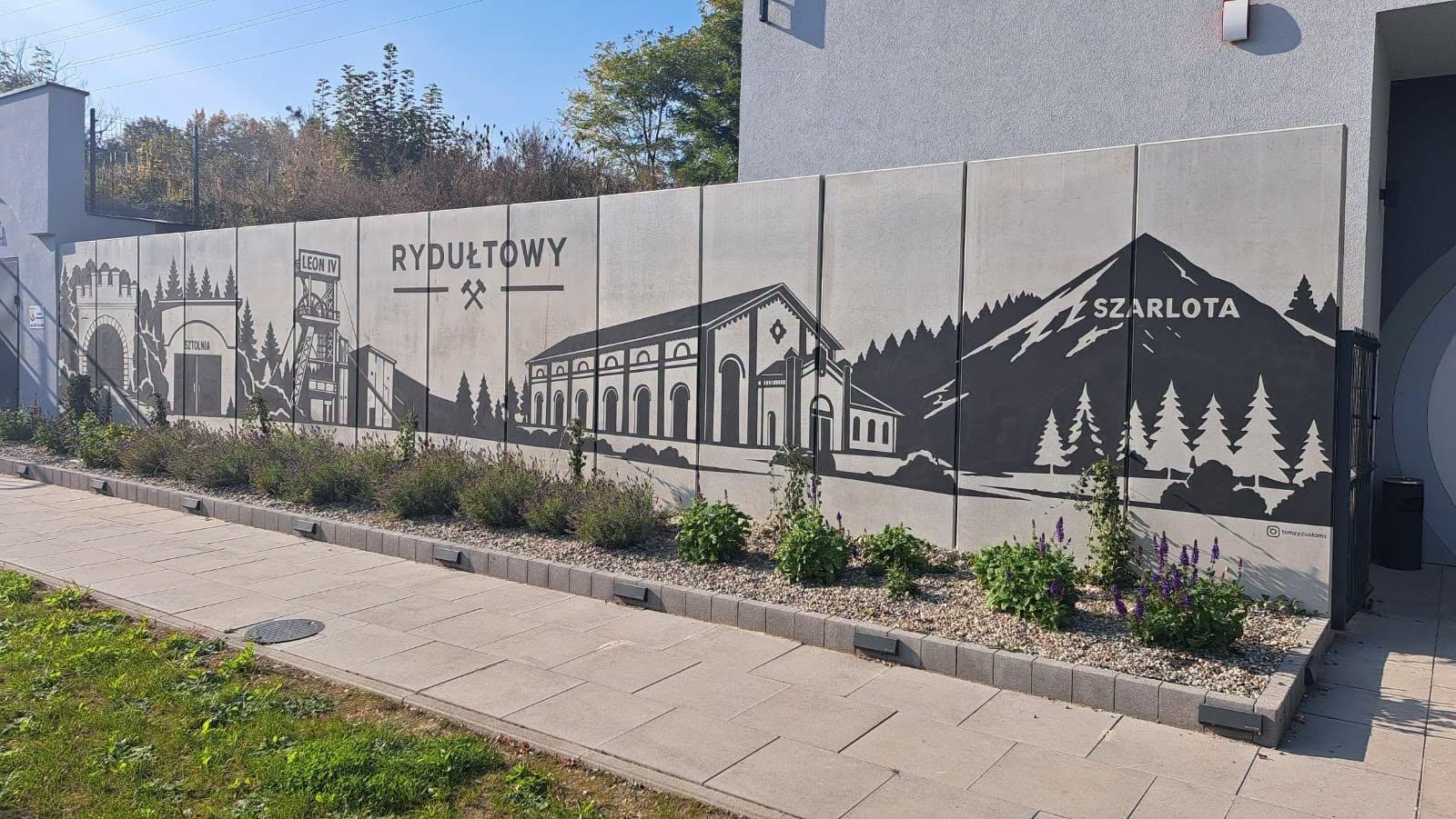 Zdjęcie w galerii na portalu naszwodzislaw.com: Nowy mural w Rydułtowach opowiada historię miasta. Rozpoznajesz te miejsca? wiadomości z regionu