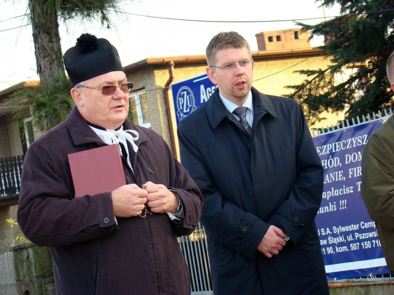 Zdjęcie w galerii na portalu naszwodzislaw.com: Wierni modlili się pod krzyżem wiadomości z regionu