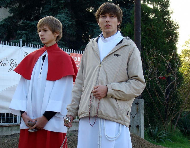 Zdjęcie w galerii na portalu naszwodzislaw.com: Wierni modlili się pod krzyżem wiadomości z regionu