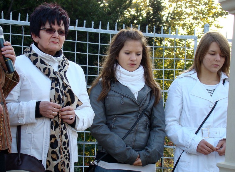 Zdjęcie w galerii na portalu naszwodzislaw.com: Wierni modlili się pod krzyżem wiadomości z regionu